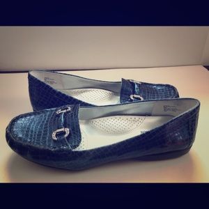 White Mountain Navy Metallic Leather Loafers